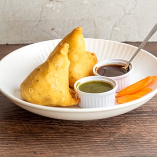Vegetable Samosa (2 Pieces)