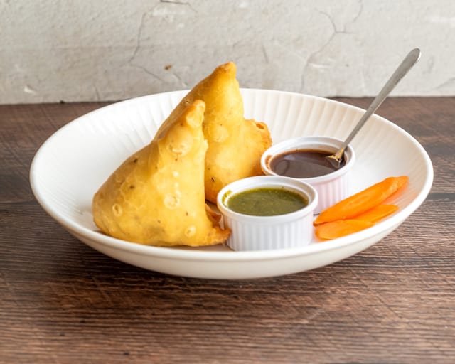 Vegetable Samosa (2 Pieces).